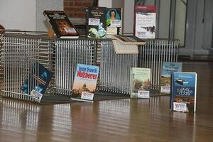 Foto: Die Neufahrner Wanderbücher auf dem Weg in die Freiheit