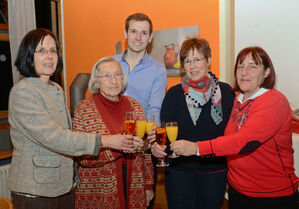Anstoßen auf das politische Jahr 2016 (Foto: Nico Bauer)