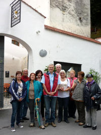 Vor dem Gefängnistor